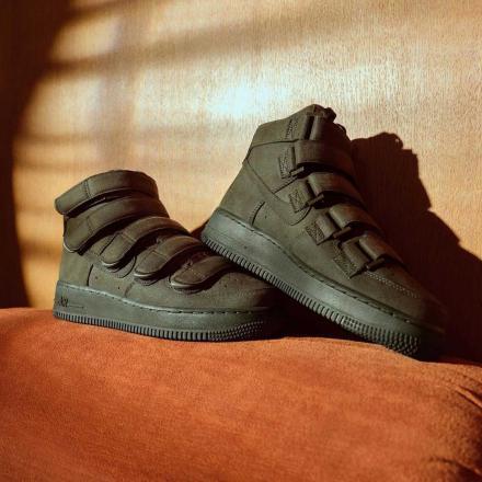 ビリーアイリッシュ×ナイキ エアフォース1 ハイ 07 SP セコイア Billie Eilish×Nike Air Force 1 High ’07 SP Sequoia - VICTORIA SNKRS