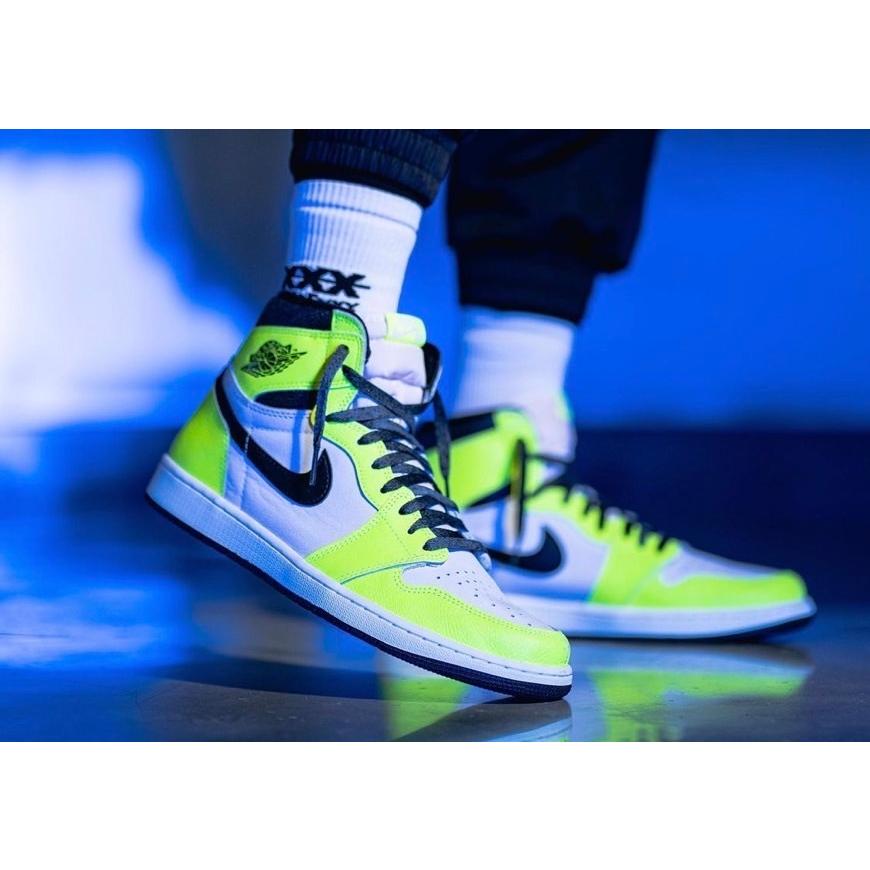 エアジョーダン 1 ハイ OG ボルト ヴィジョネア Nike Air Jordan 1 High OG Volt Visionaire - VICTORIA SNKRS