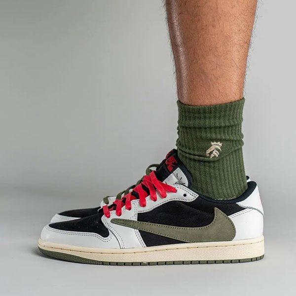 トラヴィス スコット × ナイキ ウィメンズ エアジョーダン1 ロー OG ミディアム オリーブ Travis Scott × Nike WMNS Air Jordan 1 Low OG Medium Olive - VICTORIA SNKRS