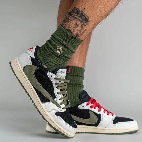 トラヴィス スコット × ナイキ ウィメンズ エアジョーダン1 ロー OG ミディアム オリーブ Travis Scott × Nike WMNS Air Jordan 1 Low OG Medium Olive - VICTORIA SNKRS