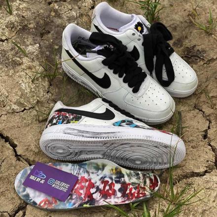 ピースマイナスワン×ナイキ エアフォース1 パラノイズ ホワイト ブラック PEACEMINUSONE×NIKE AIR FORCE 1 PARA NOISE WHITE BLACK - VICTORIA SNKRS