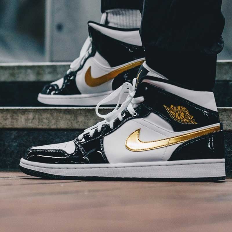 ナイキ エアジョーダン1 ミッド SE メタリックゴールド Nike Air Jordan 1 Mid SE Metallic Gold - VICTORIA SNKRS