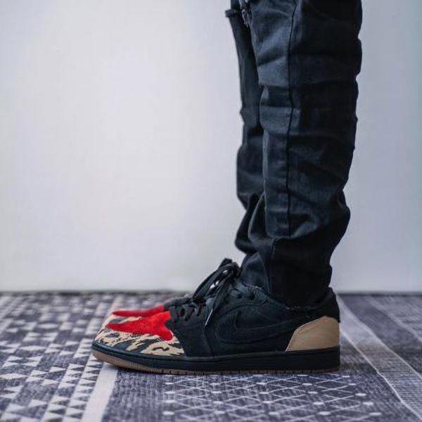 ソールフライ×ナイキ エアジョーダン1 ロー ブラック アンド スポーツ レッド Sole Fly×Nike Air Jordan 1 Low Black and Sport Red - VICTORIA SNKRS