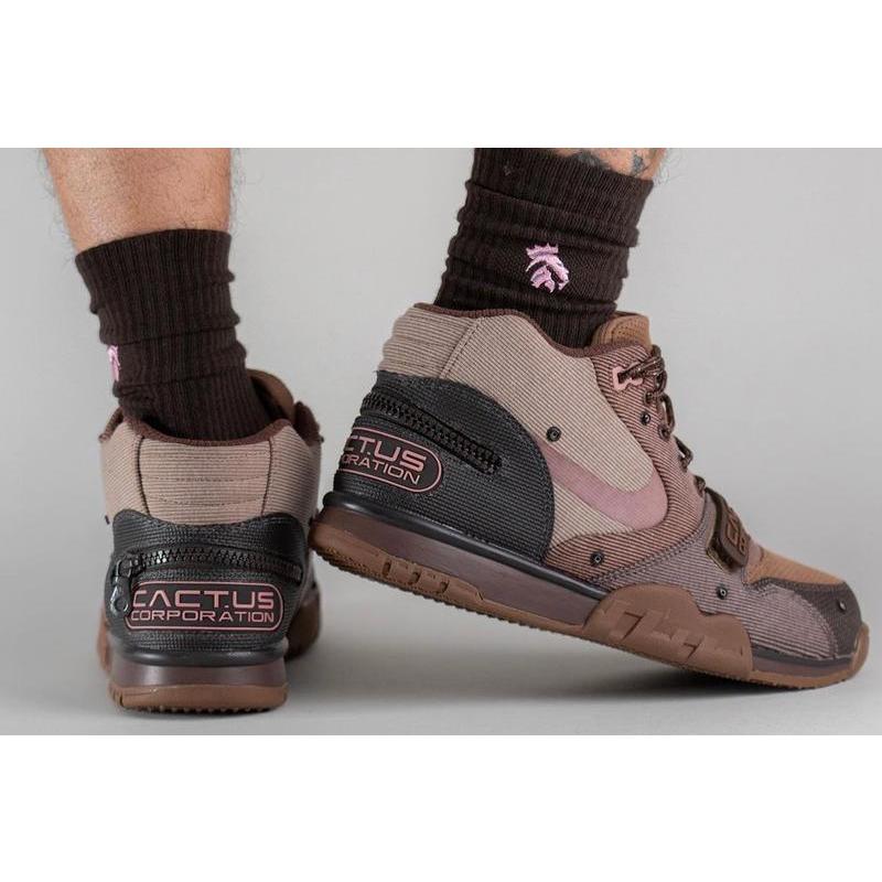 トラヴィス スコット×ナイキ エアトレーナー1 SP アーキオブラウン アンド ラストピンク Travis Scott×Nike Air Trainer 1 SP Archaeo Brown and Rust Pink - VICTORIA SNKRS