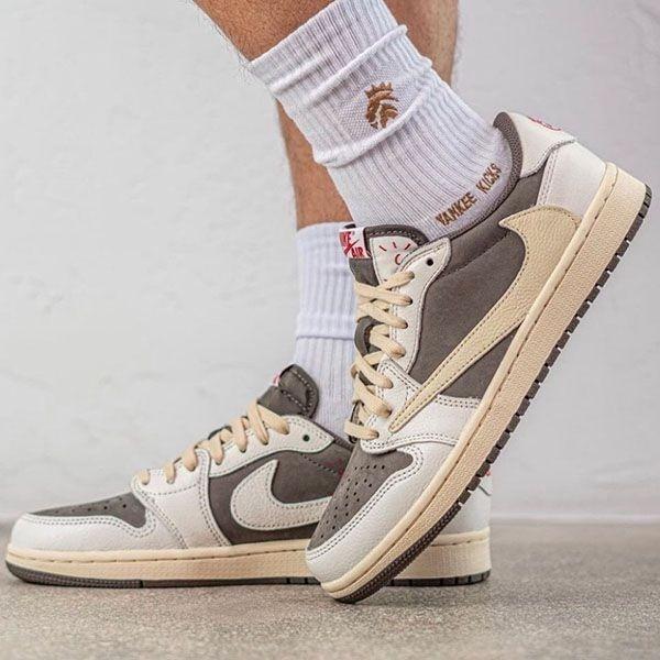 トラヴィス スコット×ナイキ エアジョーダン1 ロー リバースモカ Travis Scott x Nike Air Jordan 1 Low Reverse Mocha - VICTORIA SNKRS