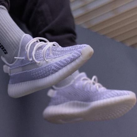 アディダス イージーブースト350 V2 スタティック adidas YEEZY Boost 350 V2 Static - VICTORIA SNKRS