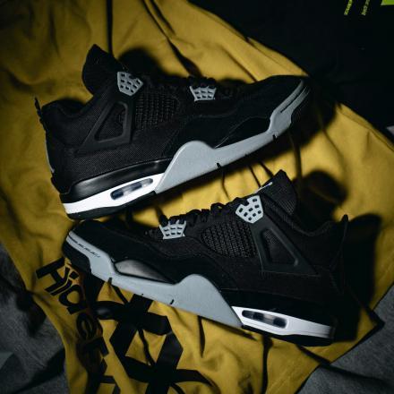 ナイキ エアジョーダン4 SE ブラック アンド ライト スティール Nike Air Jordan 4 SE Black and Light Steel - VICTORIA SNKRS