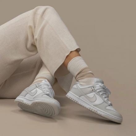 ナイキ ウィメンズ ダンク ロー フォトンダスト Nike WMNS Dunk Low Photon Dust - VICTORIA SNKRS