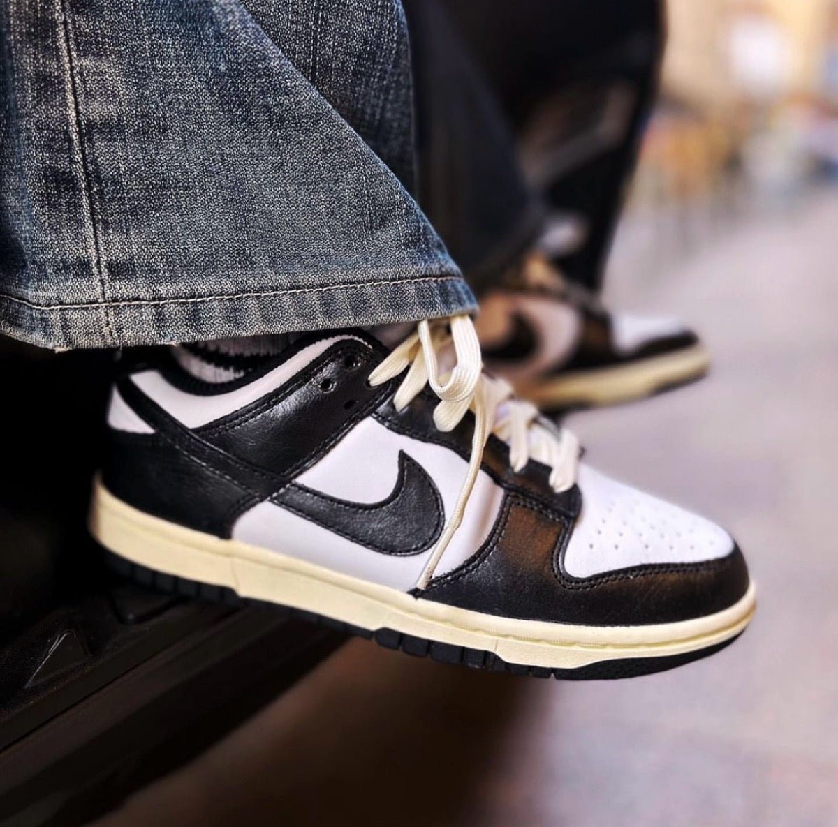 Nike WMNS Dunk Low PRM Vintage Black and White Panda ナイキ ウィメンズ ダンク ロー PRM ヴィンテージ ブラック アンド ホワイト - VICTORIA SNKRS