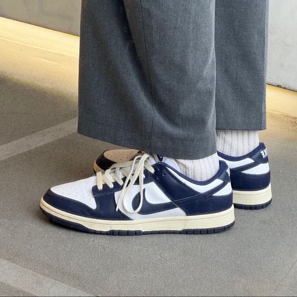 ナイキ ウィメンズ ダンク ロー PRM ミッドナイトネイビー アンド ホワイト Nike WMNS Dunk Low PRM Midnight Navy and White - VICTORIA SNKRS