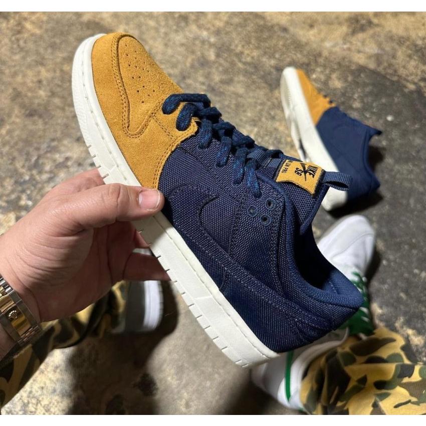 ナイキ SB ダンク ロー デザートオークル アンド ミッドナイトネイビー Nike SB Dunk Low Desert Ochre and Midnight Navy - VICTORIA SNKRS
