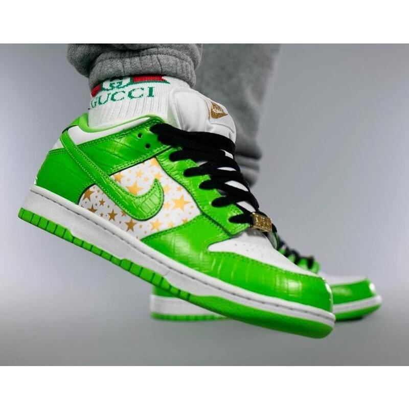 シュプリーム×ナイキSB ダンク ロー OG QS ゴールドスターズ グリーン SUPREME×NIKE SB DUNK LOW OG QS GOLD STARS GREEN - VICTORIA SNKRS