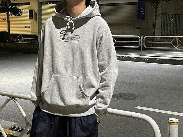 シュプリーム Supreme KAWS Chalk Logo Hooded Sweatshirt Heather Grey - VICTORIA SNKRS