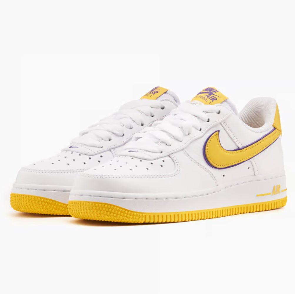 Kobe Bryant × Nike Air Force 1 Low Retro QS Varsity Maize and Varsity Purple コービーブライアント × エアフォース1 ロー レトロ QS バーシティメイズ アンド バーシティパープル - VICTORIA SNKRS