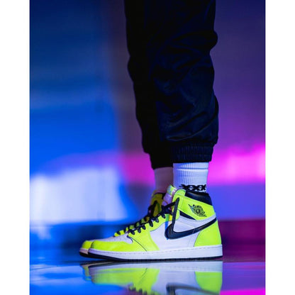 エアジョーダン 1 ハイ OG ボルト ヴィジョネア Nike Air Jordan 1 High OG Volt Visionaire - VICTORIA SNKRS
