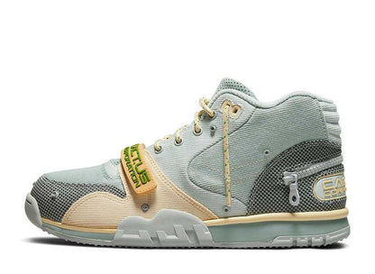 トラヴィス スコット×ナイキ エアトレーナー1 SP グレーヘイズ アンド ダスティセージ Travis Scott×Nike Air Trainer 1 SP Grey Haze and Dusty Sage - VICTORIA SNKRS