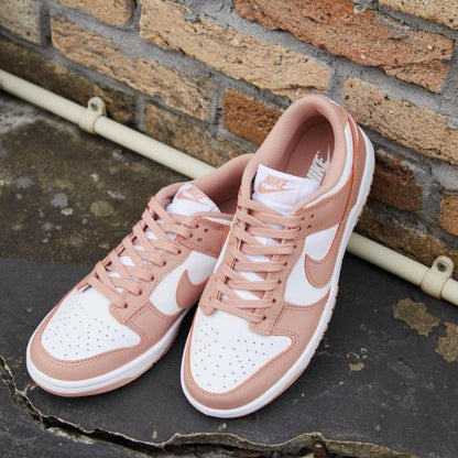 ウィメンズ ダンク ロー ローズ ウィスパー Nike WMNS Dunk Low Rose Whisper - VICTORIA SNKRS