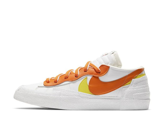 サカイ×ナイキ ブレーザー ロー マグマオレンジ SACAI×NIKE BLAZER LOW MAGMA ORANGE - VICTORIA SNKRS