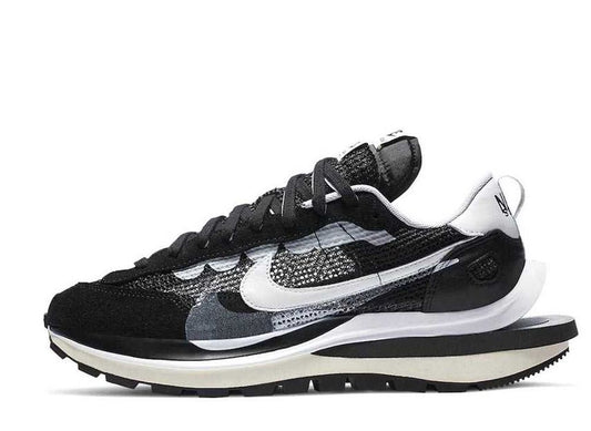 サカイ×ナイキ ヴェイパー ワッフル ブラックアンドホワイト SACAI×NIKE VAPOR WAFFLE BLACK AND WHITE - VICTORIA SNKRS