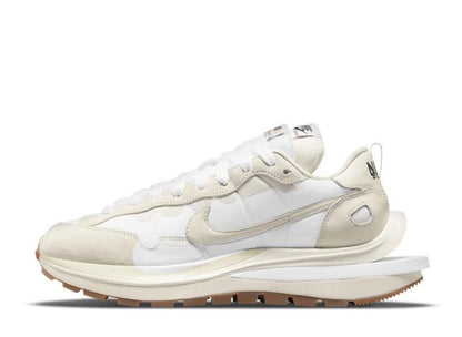 サカイ×ナイキ ヴェイパー ワッフル ホワイトガム sacai×Nike Vapor Waffle White Gum - VICTORIA SNKRS