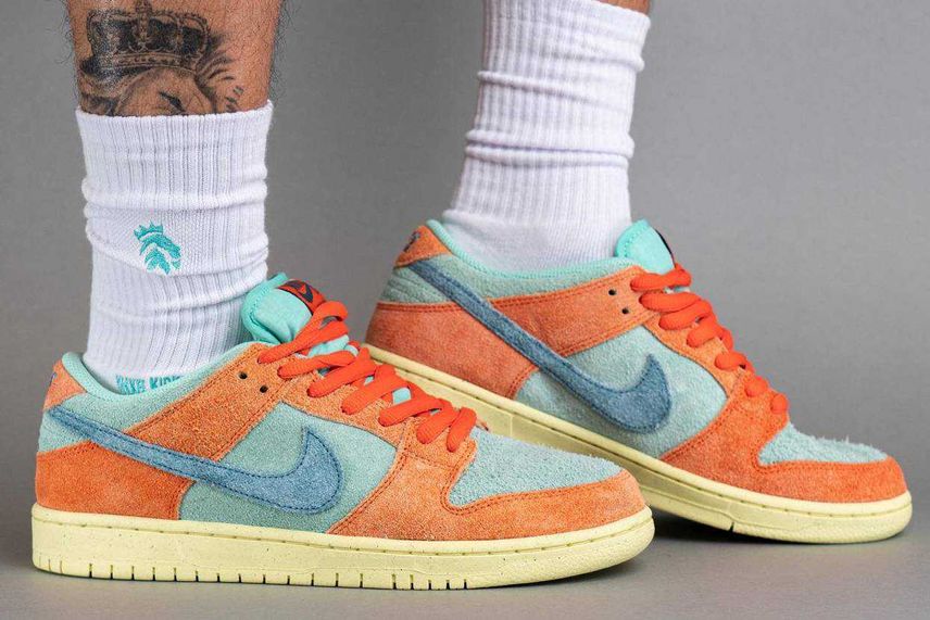 ナイキ SB ダンク ロー プロ PRM オレンジ アンド エメラルドライズ Nike SB Dunk Low Pro PRM Orange and Emerald Rise - VICTORIA SNKRS