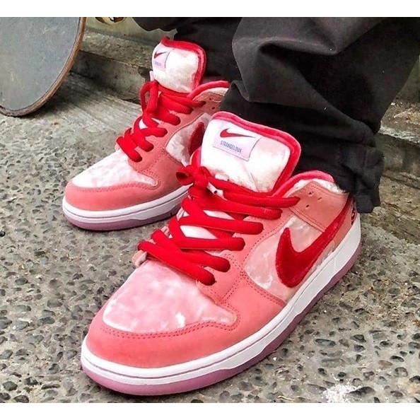 ストレンジラブ × ナイキSB ダンク ロー バレンタインデー STRANGELOVE × NIKE SB DUNK LOW VALENTINES DAY - VICTORIA SNKRS