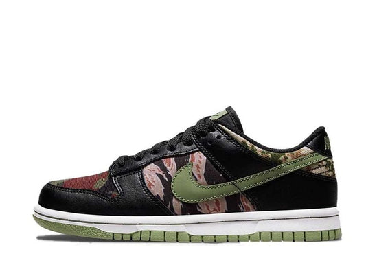 ダンク ロー SE ブラック マルチ カモ NIKE DUNK LOW SE BLACK MULTI CAMO - VICTORIA SNKRS