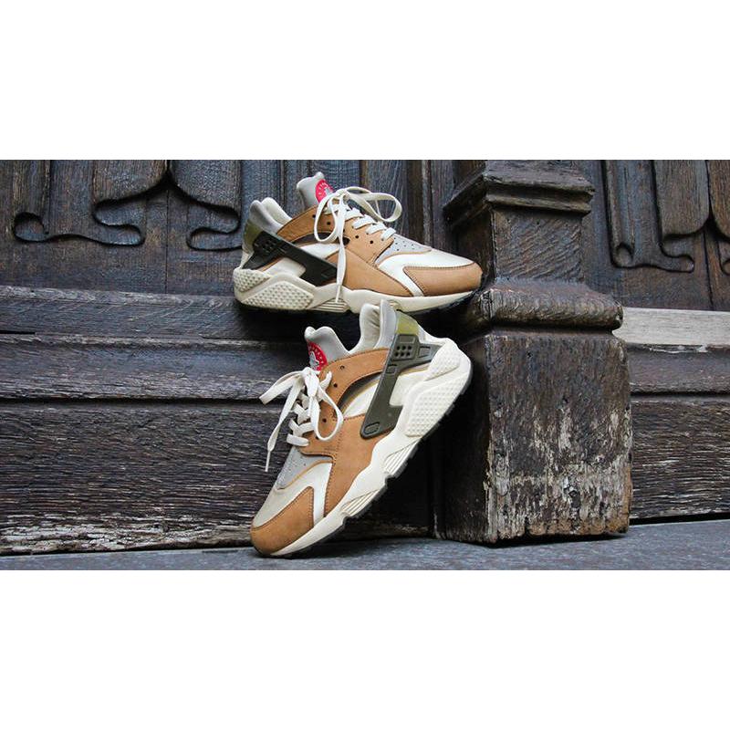 Stussy × Nike Air Huarache "Desert Oak"靴/シューズ