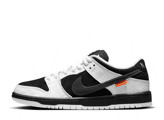 TIGHTBOOTH × Nike SB Dunk Low Pro QS Black and White タイトブース × ナイキ SB ダンク ロー プロ QS ブラック アンド ホワイト - VICTORIA SNKRS